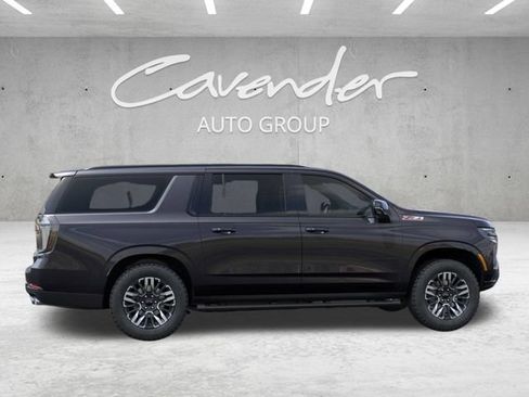 New 2026 Chevrolet Suburban Z71 w/ Comfort Package AWD/4WD image 5