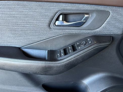 Used 2023 Nissan Rogue SV image 15