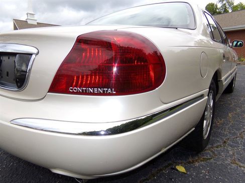 Used 2001 Lincoln Continental image 10