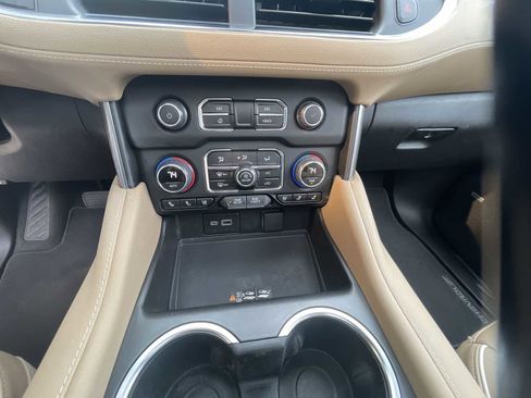 Used 2024 Chevrolet Suburban Premier w/ Premium Package 2 image 11