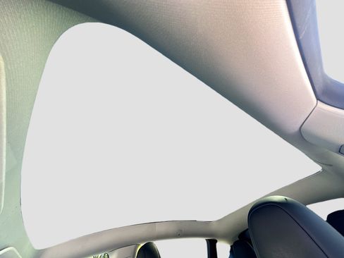 Used 2023 Tesla Model Y Performance image 20