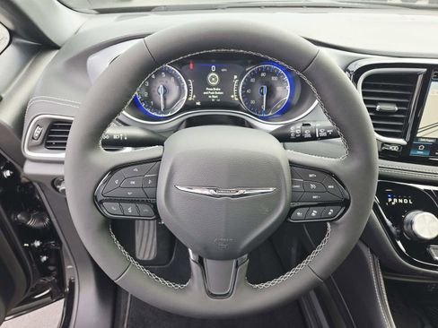 New 2026 Chrysler Pacifica Limited image 21