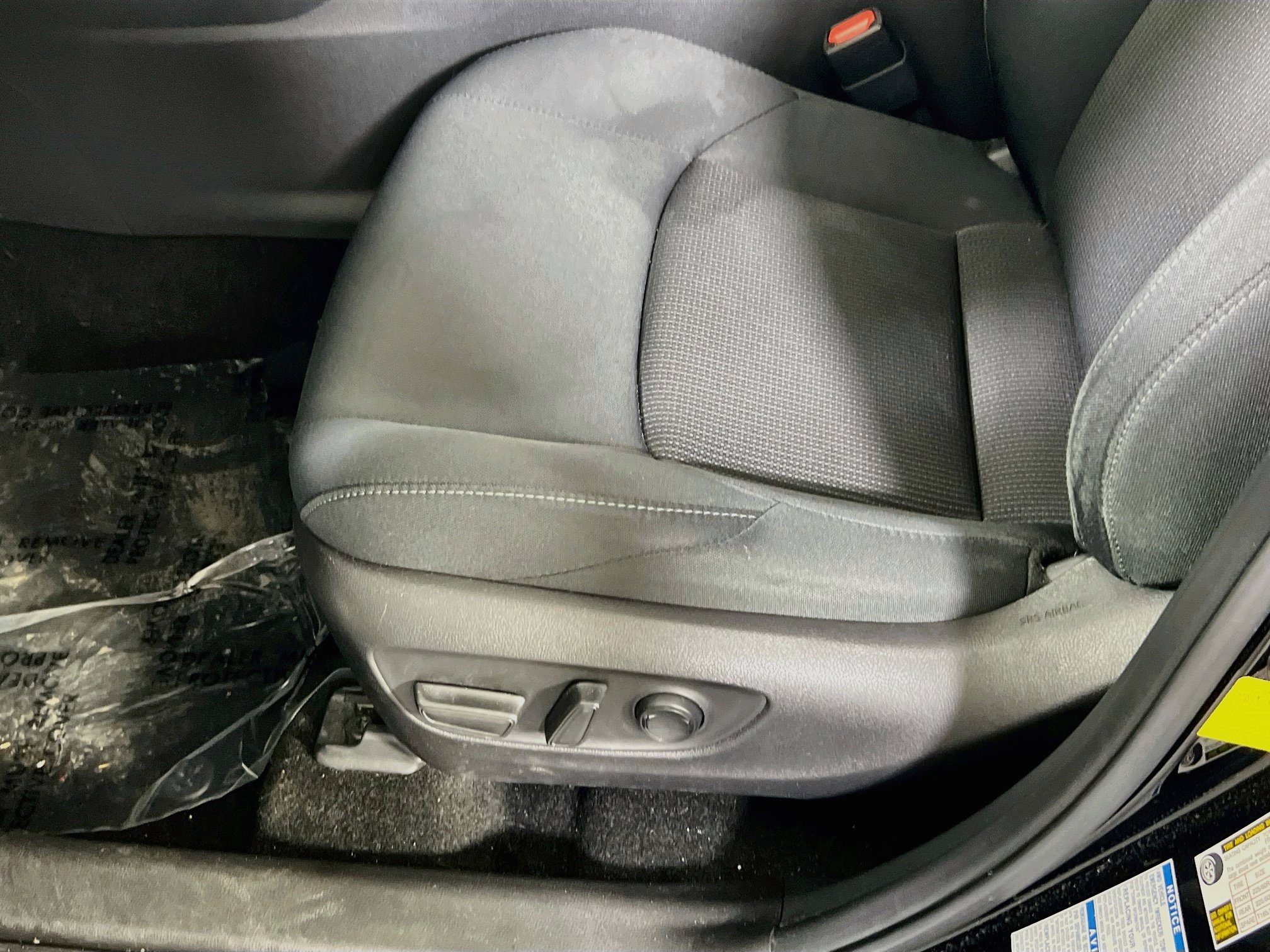 Used 2021 Toyota Venza LE AWD/4WD image 18