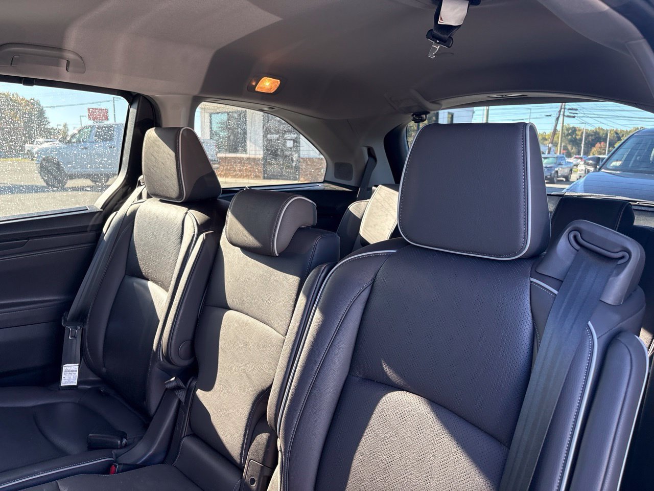 Used 2024 Honda Odyssey Elite image 5