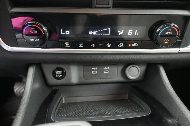 Used 2025 Nissan Rogue SV AWD/4WD image 19