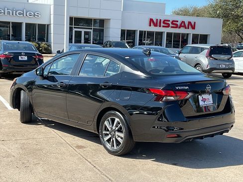 Used 2025 Nissan Versa SV image 7
