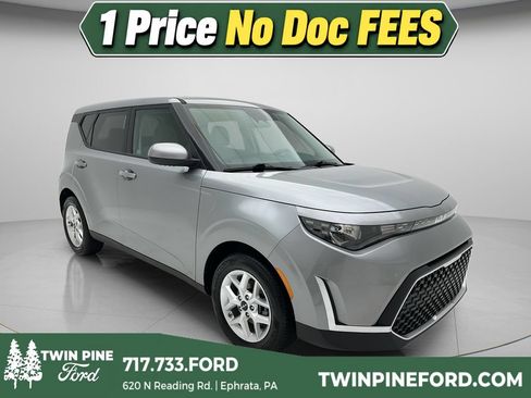 Used 2025 Kia Soul LX w/ LX Technology Package FWD image 1