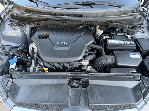 Used 2016 Hyundai Veloster 3dr Cpe Man image 36