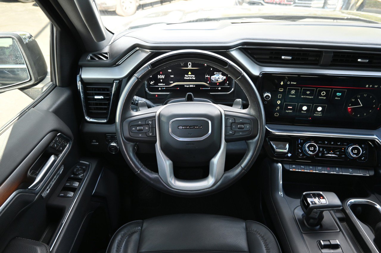 Certified 2025 GMC Sierra 1500 Denali w/ Technology Package AWD/4WD image 9
