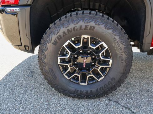 New 2026 GMC Sierra 2500 AT4X w/ LPO, Black Badging Package AWD/4WD image 39