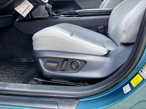 Used 2025 Toyota Camry SE FWD image 35