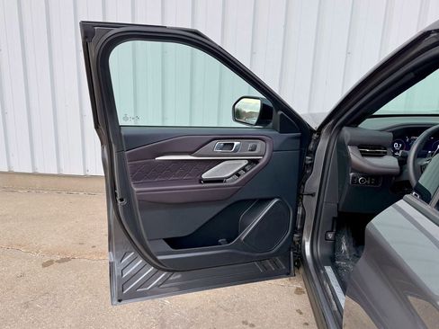 Certified 2025 Ford Explorer Platinum w/ LUX Leather Package AWD/4WD image 15