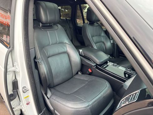 Used 2020 Land Rover Range Rover HSE image 19