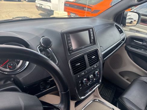 Used 2017 Dodge Grand Caravan SXT FWD image 11