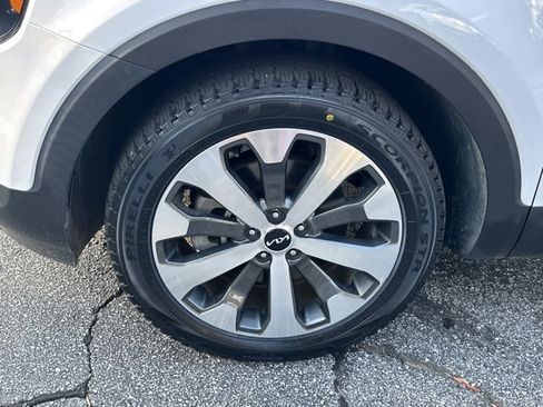 Used 2022 Kia Telluride EX w/ EX Premium Package image 12