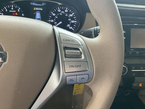 Used 2015 Nissan Rogue S image 11