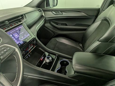 Certified 2024 Jeep Grand Cherokee Altitude image 30