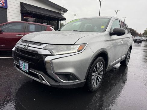 Used 2020 Mitsubishi Outlander SE image 10