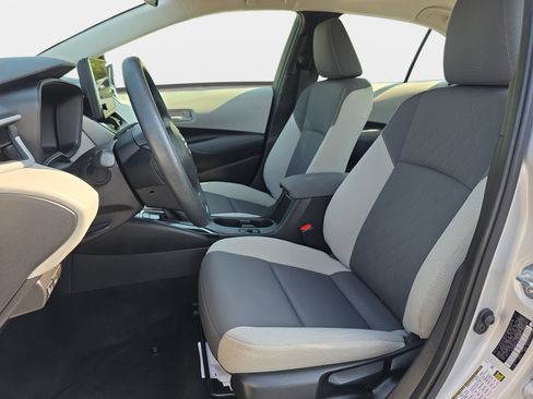 Used 2025 Toyota Corolla LE FWD image 14