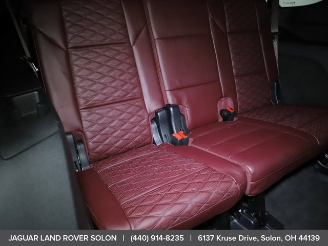 Used 2025 Cadillac Escalade Premium Luxury AWD/4WD image 32