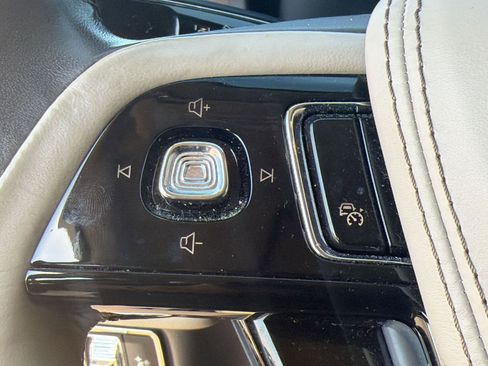 Used 2022 Lincoln Aviator Reserve w/ Equipment Group 201A RWD image 16