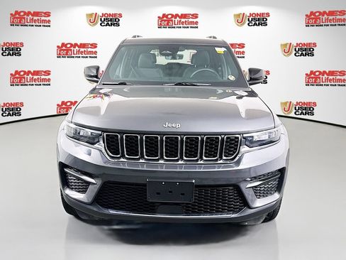 Used 2025 Jeep Grand Cherokee Laredo w/ MOPAR Finishing Package AWD/4WD image 11