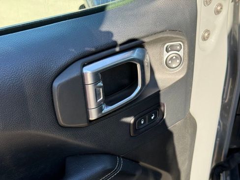 Used 2018 Jeep Wrangler Unlimited Sahara w/ Cold Weather Group image 11