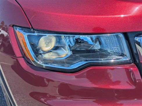 Used 2022 Jeep Grand Cherokee Laredo X image 9