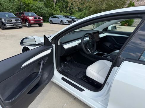 Used 2022 Tesla Model 3 Long Range AWD/4WD image 9