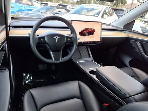 Used 2023 Tesla Model Y Long Range image 10