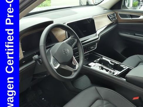 Used 2025 Volkswagen Atlas SE AWD/4WD image 14