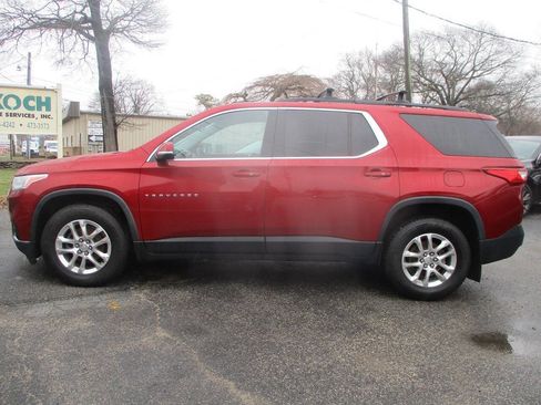 Used 2020 Chevrolet Traverse LT image 3