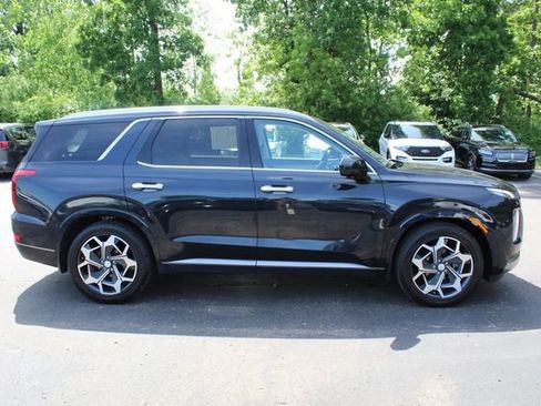 Used 2022 Hyundai Palisade Calligraphy FWD image 2