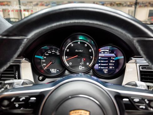 Used 2018 Porsche Macan Turbo image 16