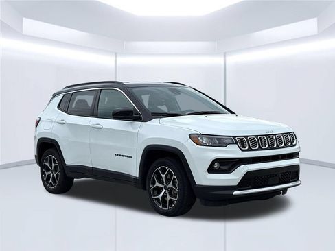 Used 2025 Jeep Compass Limited AWD/4WD image 10