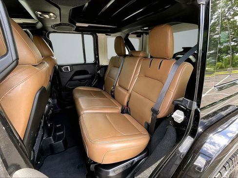 Used 2023 Jeep Wrangler Unlimited Rubicon 4xe w/ Cold Weather Group AWD/4WD image 21