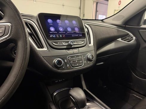 Used 2023 Chevrolet Malibu LT FWD image 19