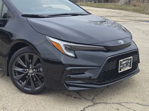 Used 2024 Toyota Corolla SE w/ SE Package image 2