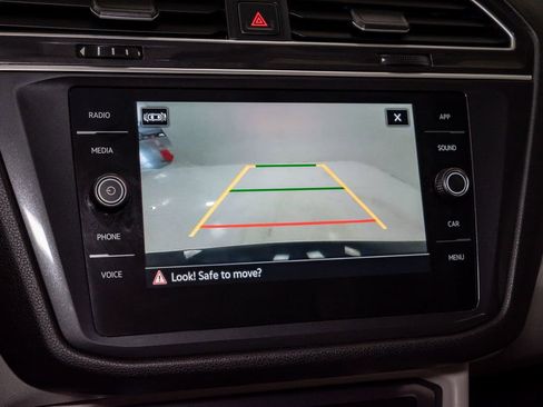 Used 2023 Volkswagen Tiguan SE FWD image 13