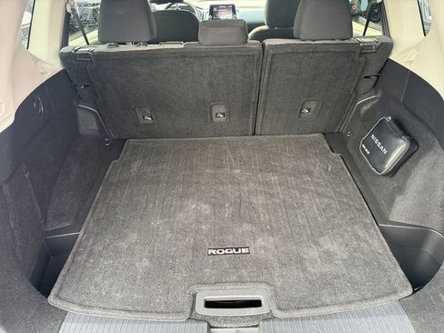 Used 2022 Nissan Rogue SV image 15
