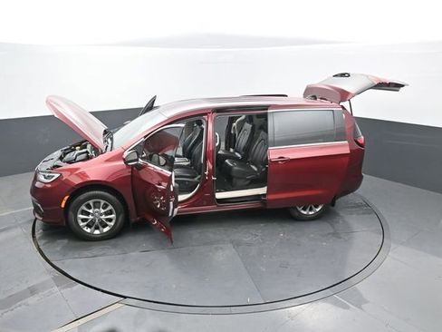 Used 2023 Chrysler Pacifica Touring-L AWD/4WD image 67