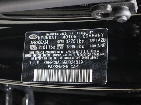 Used 2024 Hyundai Venue SEL image 32