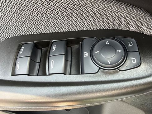 Used 2023 Chevrolet TrailBlazer LT w/ Convenience Package FWD image 11