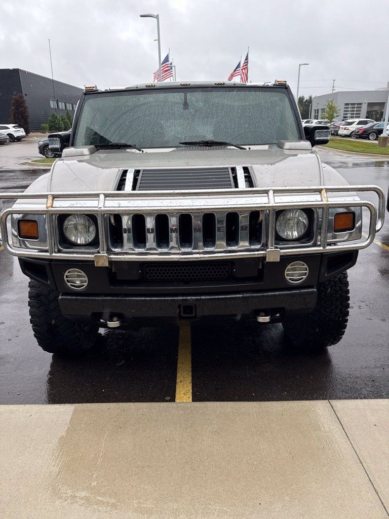 Used 2004 HUMMER H2 w/ Preferred Equipment Group AWD/4WD image 2