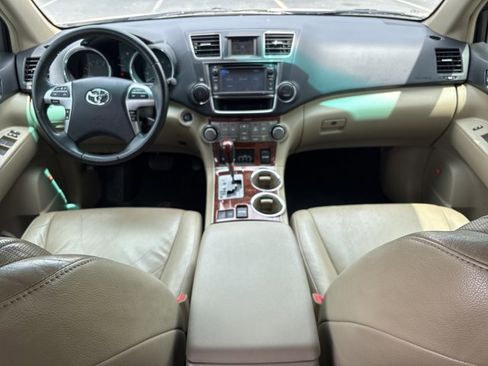 Used 2013 Toyota Highlander Limited FWD image 18
