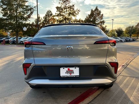 Used 2025 Buick Envista Preferred image 7