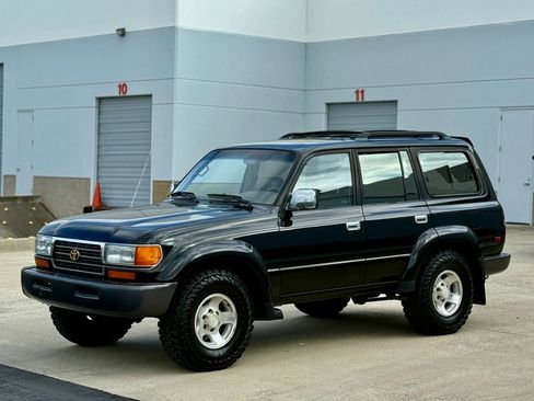 Used 1996 Toyota Land Cruiser AWD/4WD image 2