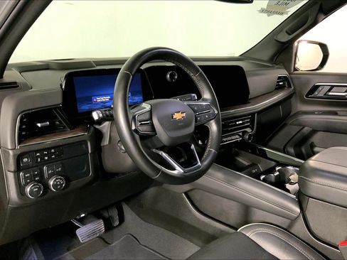 Used 2025 Chevrolet Tahoe Premier AWD/4WD image 14