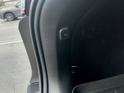 Used 2019 Jeep Cherokee Limited w/ Luxury Group image 27