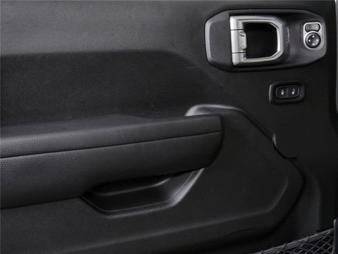 Used 2018 Jeep Wrangler Unlimited Sport S AWD/4WD image 6